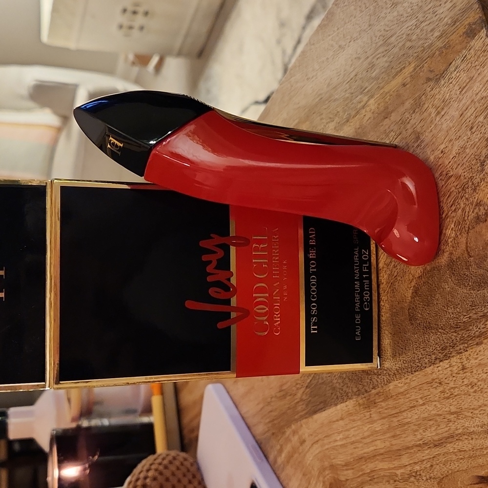 Carolina Herrera Very Good Girl 1 FL oz
